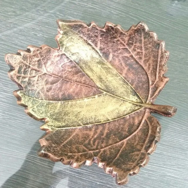 Attractive Metal Leaf Shape Serving Tray with good price
