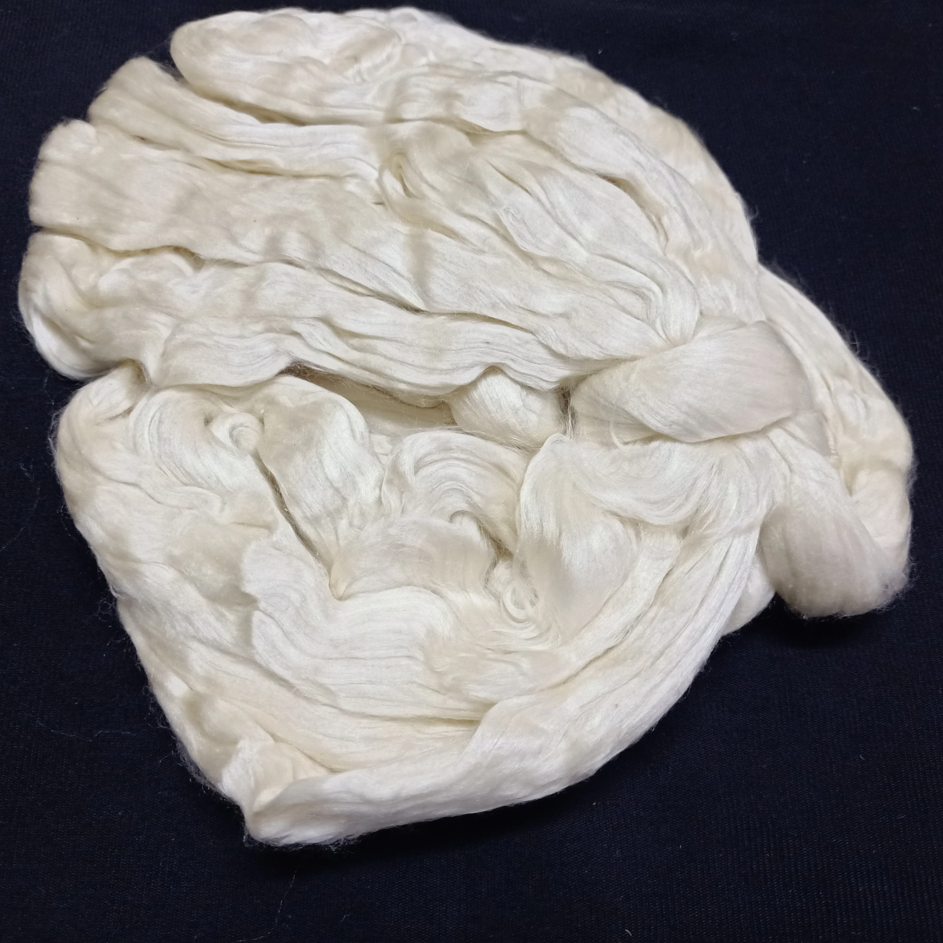 natural 100% mulberry silk sliver in white suitable for yarn and fiber stores,  ideal for resale