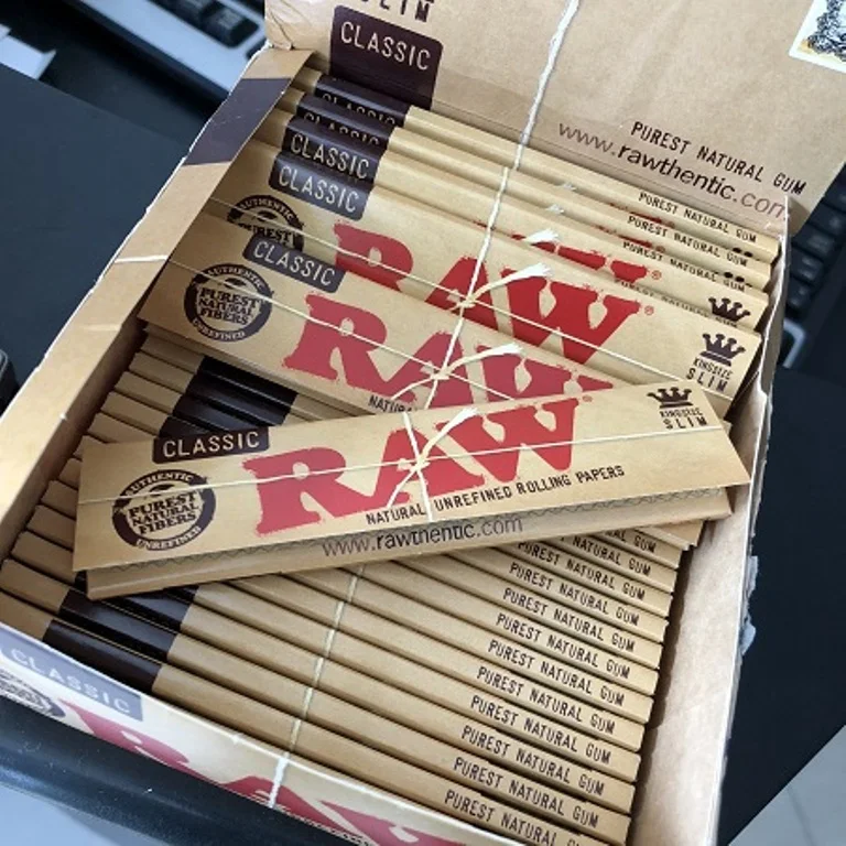 
RAW Natural Unrefined 1.25 Cones Rolling Papers - Box of 32 Containers of 6 Cones 