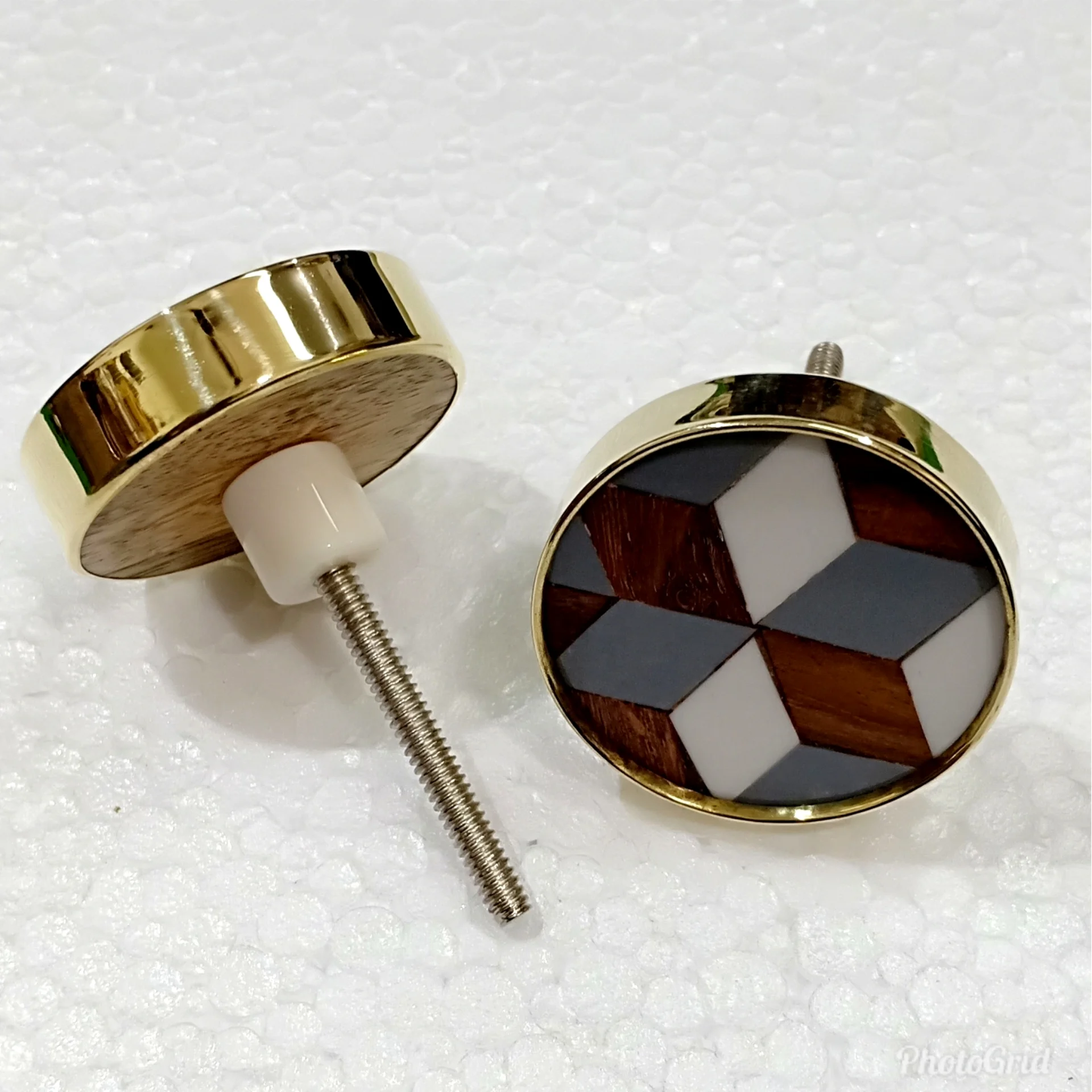 RESIN KNOBS