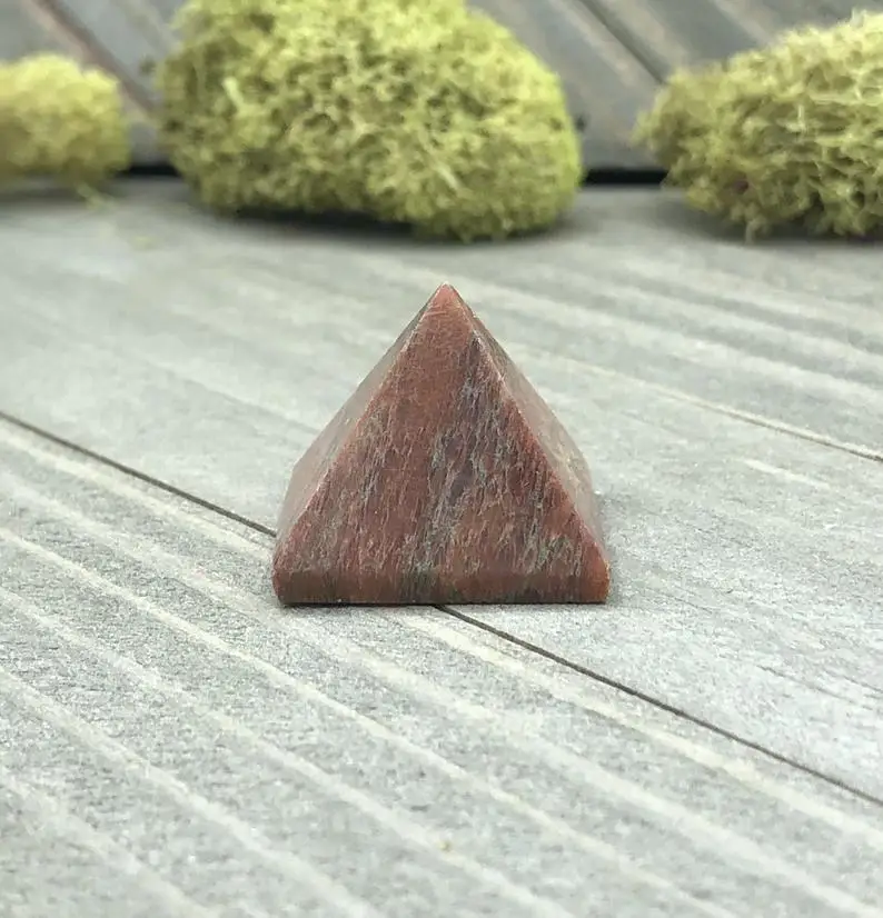 7 CHAKRA CRYSTAL PYRAMID SET FOR SALE \ Red Jasper Lapis Lazuli Amethyst Gray Agate Green Aventurine Yellow Orange Aventurine