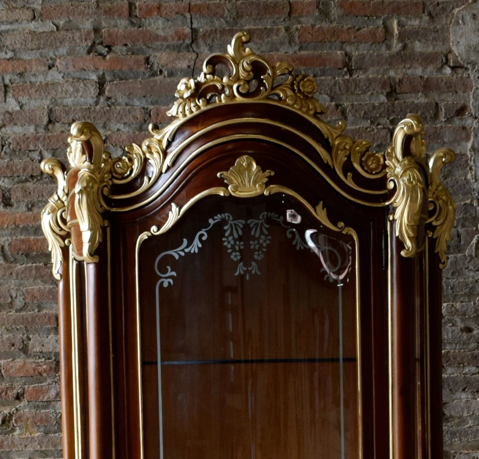 Luxury Royal Carved Living Room Furniture Cabinet Showcase