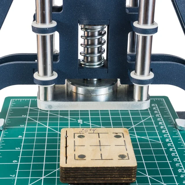Leather / Cardboard / Plastic / Fabric / Paper/  Magnetic vinyl die cutting machine ELTON + die cut
