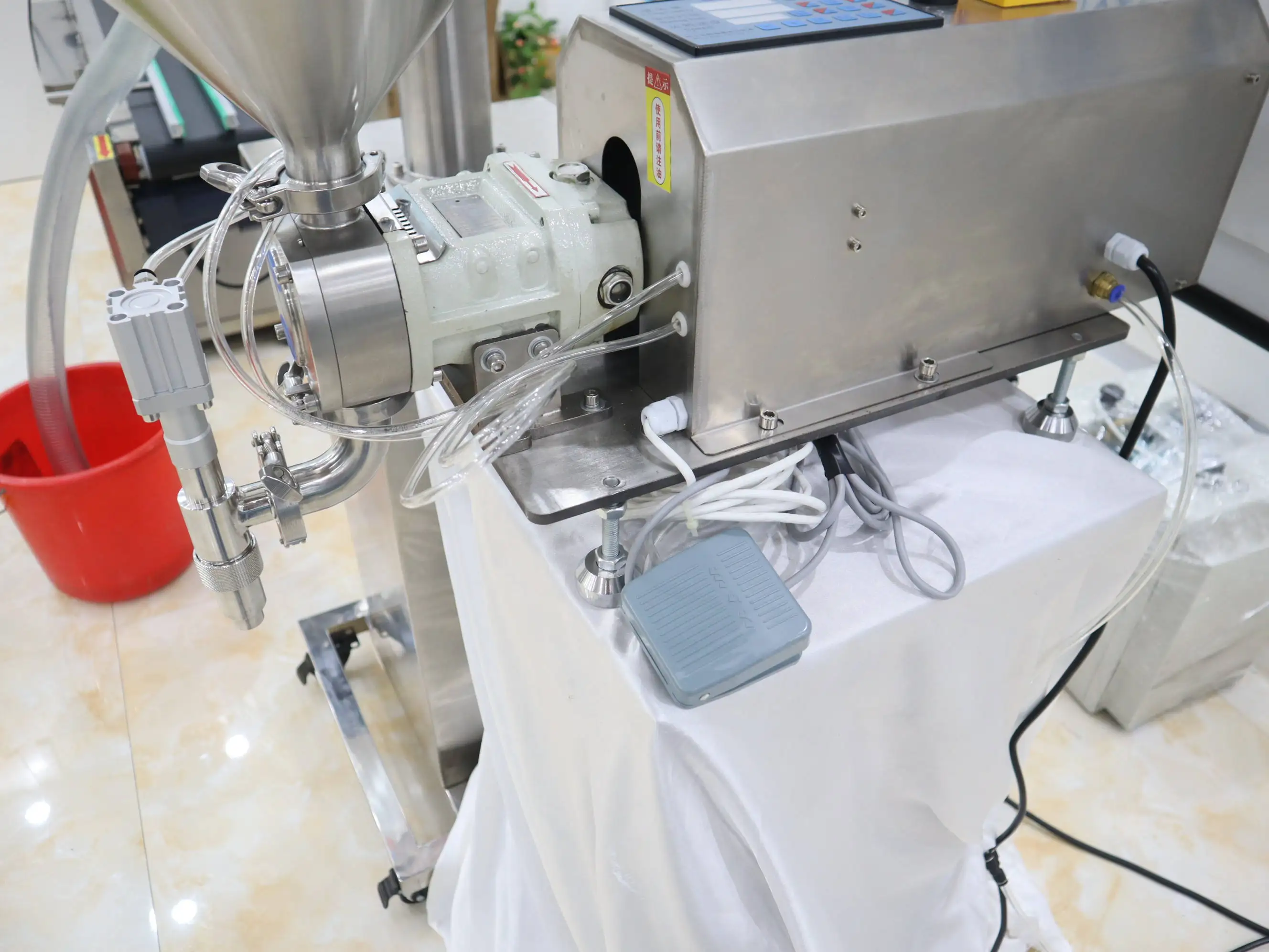 YETO-200ml 500ml 1kg 5kg  Food Grade Bottle Bucket Filling Machine With Feeding Pump Mayonnaise Chocolate Cosmetic Cream Filler