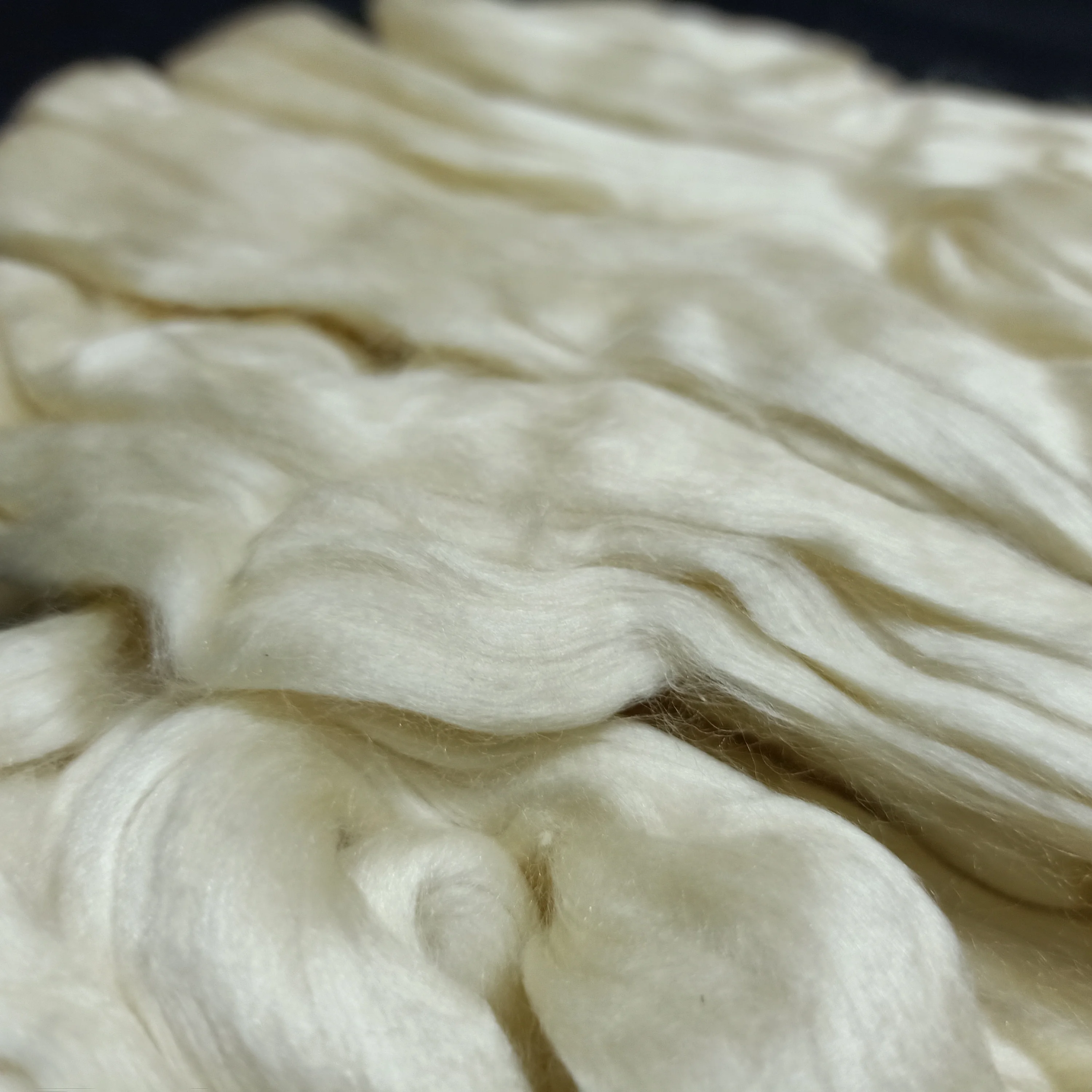 natural 100% mulberry silk sliver in white suitable for yarn and fiber stores,  ideal for resale