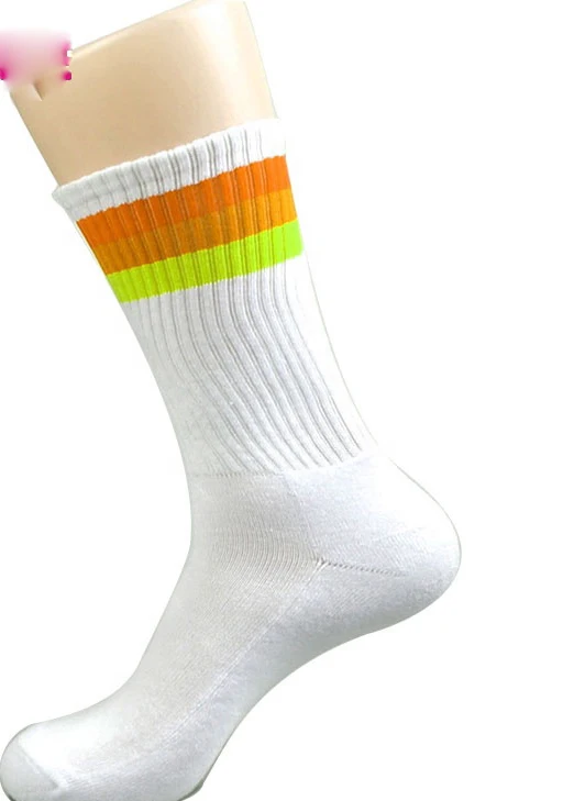 Wholesale fashion custom logo white cotton luxury winter unisex sports socks with packaging