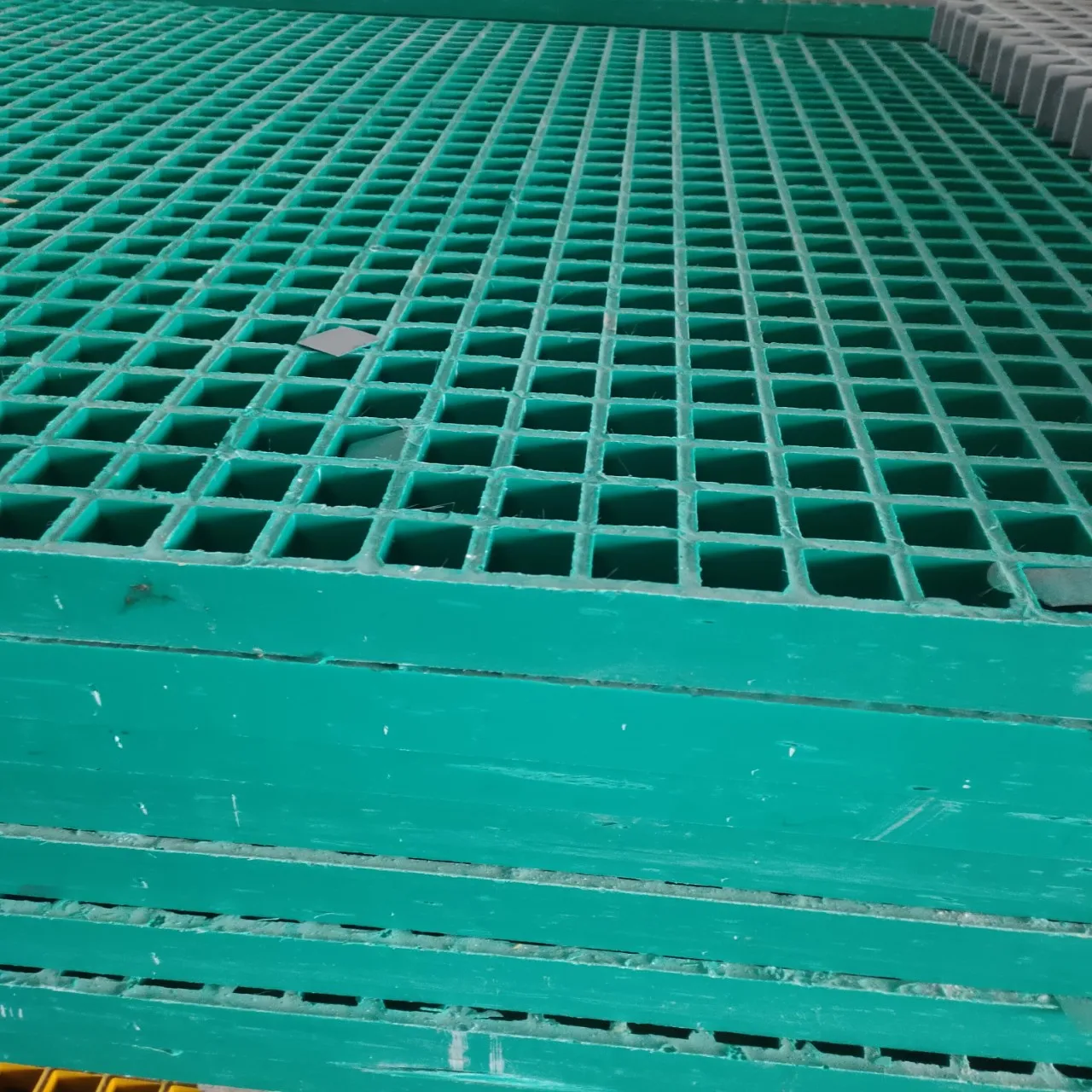 Anti-slip Flame Retardant Non-conductive Acid Resistant Molded Composite Grating FRP Green