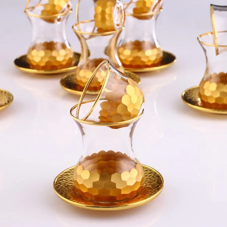 18 PCS TEA SET IN PETEK GOLD, 471-063