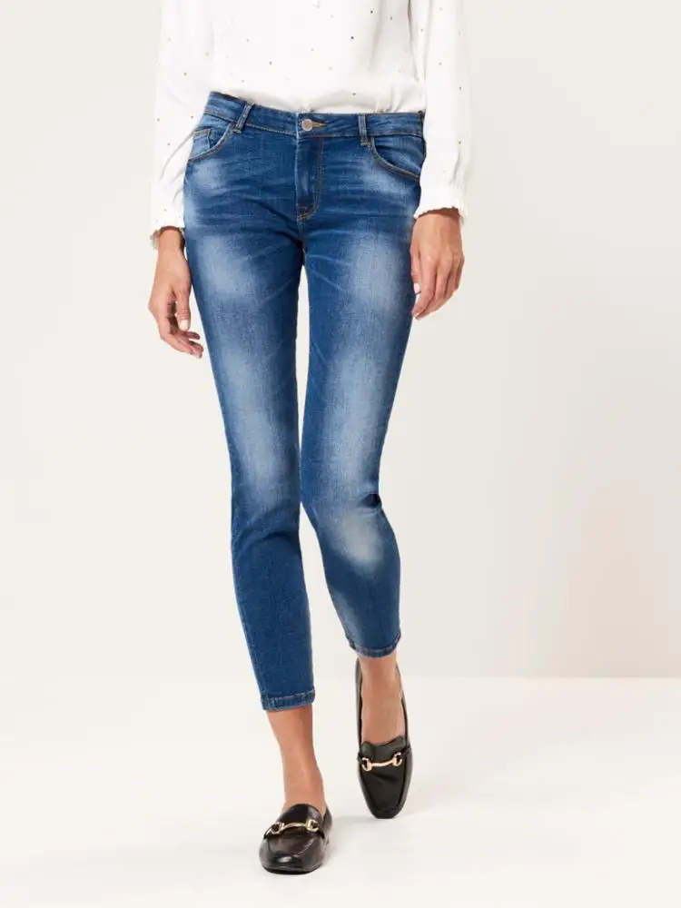 Custom Design Fashionable Cotton Jeans Pants for Mens and Womens by Professional Bangladeshi Manufacturer.