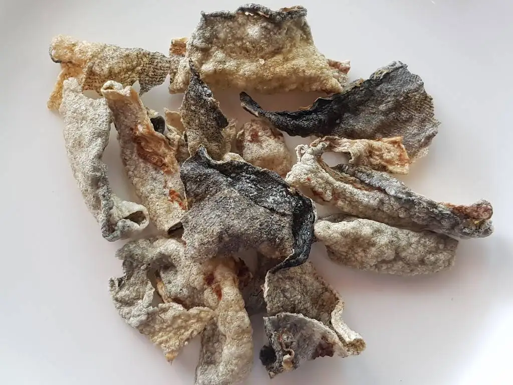 Лучшая цена жареная рыба морепродукты закуска Пряная жарочная машина хрустящая рыбка от Hola для всех возрастов