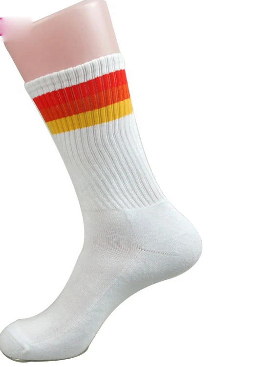 Wholesale fashion custom logo white cotton luxury winter unisex sports socks with packaging