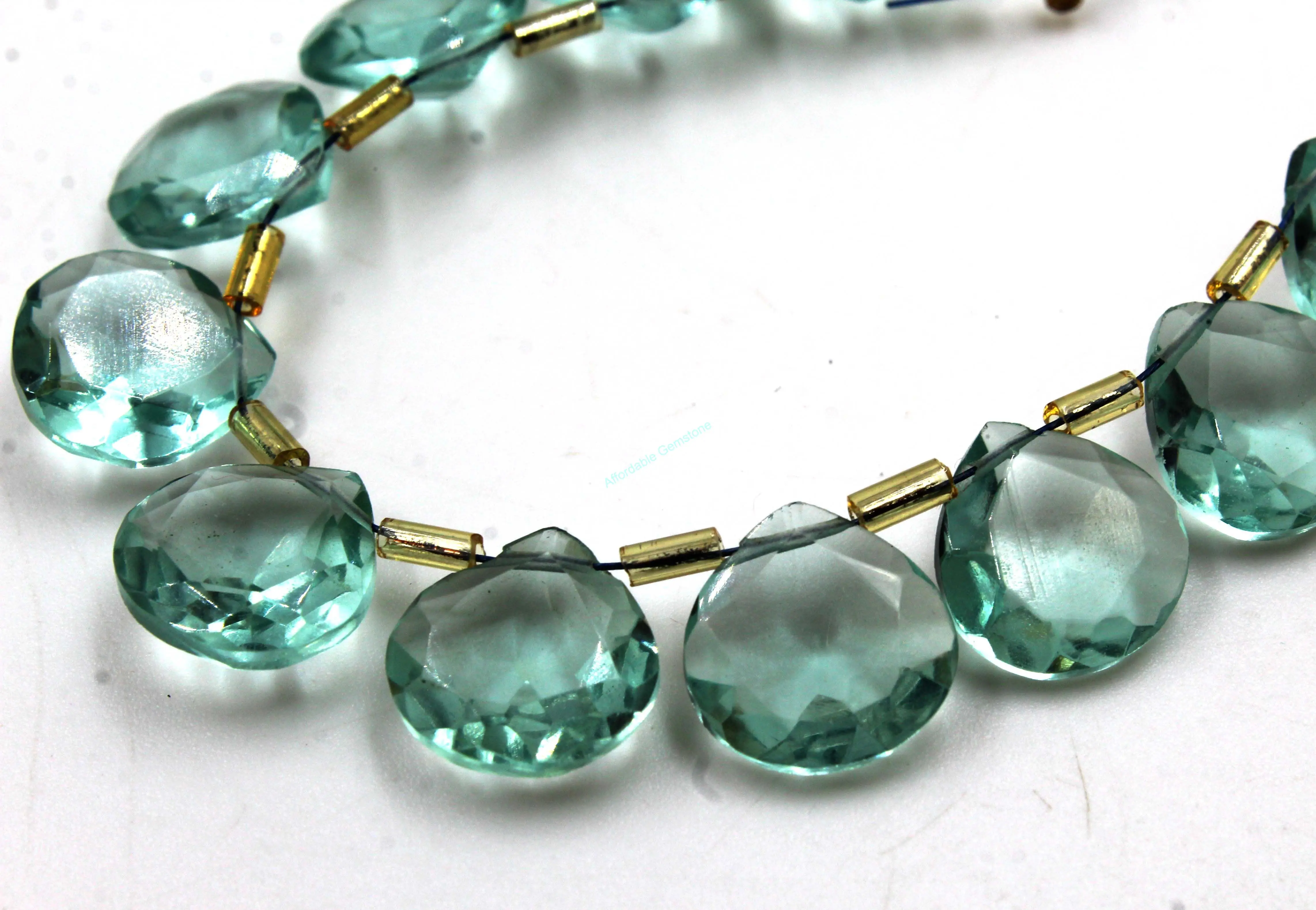 Аквамариновый кварц полированный драгоценный камень сверху перфорированный в форме сердца хорошее качество оптовая продажа бусины синтетические драгоценные камни граненые