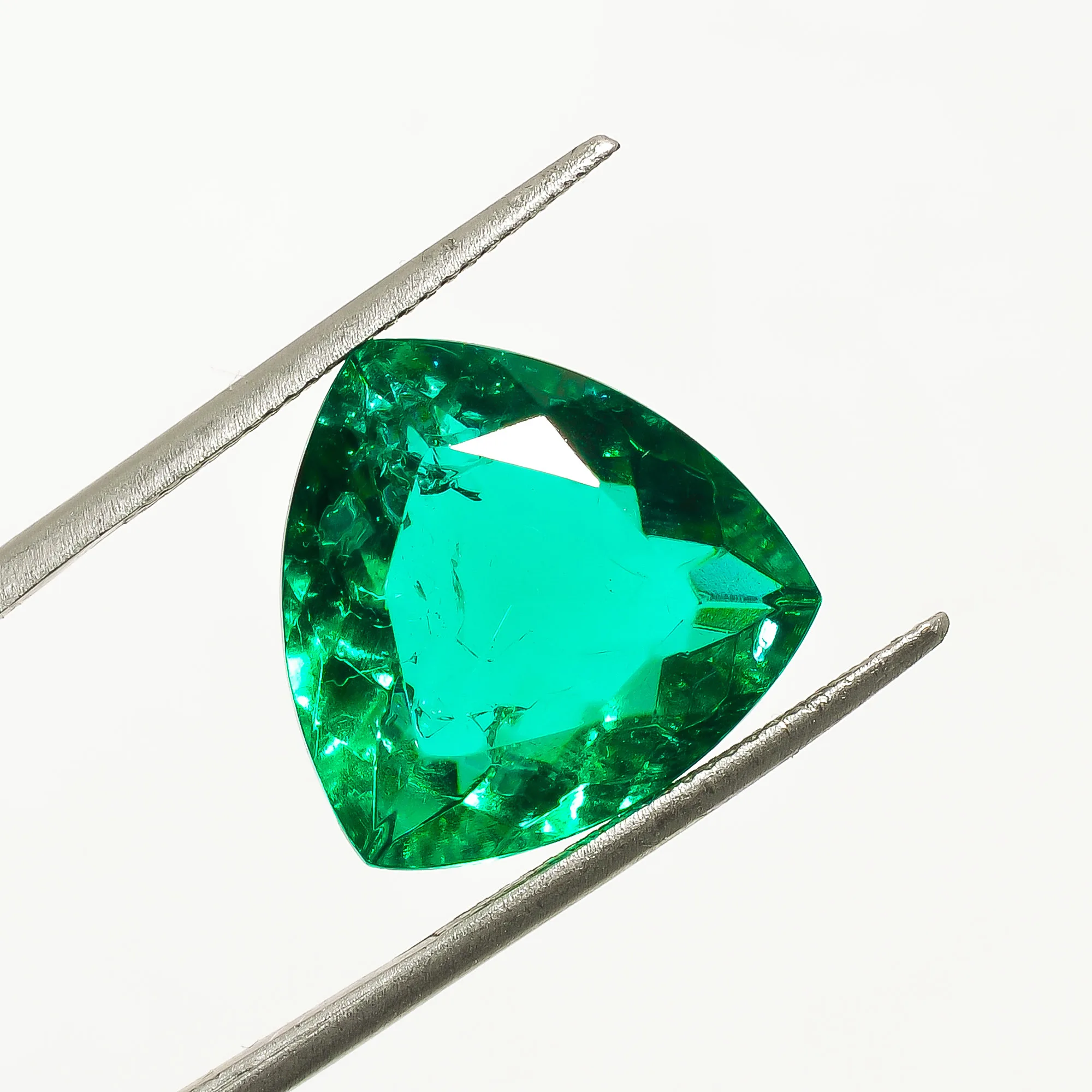 Jewelry new material oval cut vivid VS clarity green lab grown Russian material columbian emerald rough