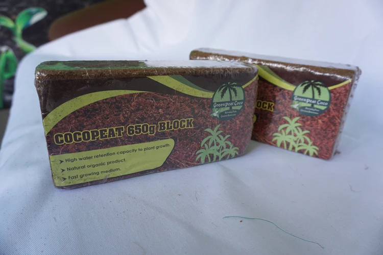 Sri Lankan Origin 100% Natural Bio Degradable Cocopeat Coir Marrow Briquettes for Greenhouses, Gardens and Hydroponic Farms