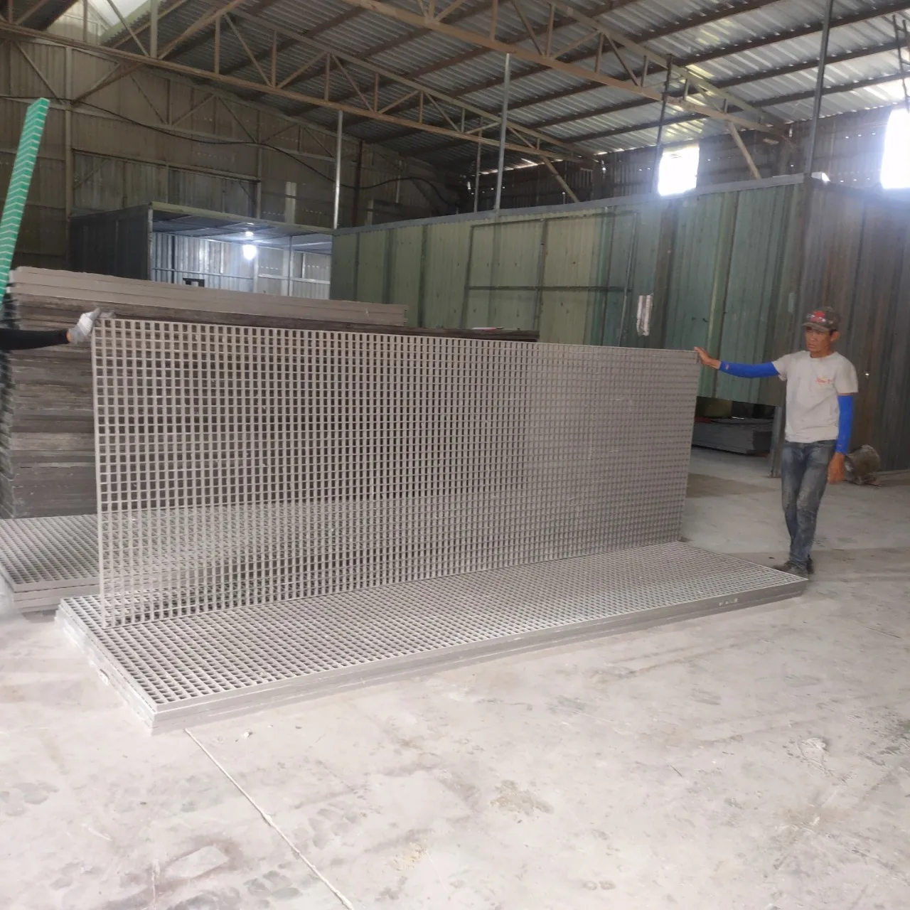50  - 100 kg Customized Thick Flame Retardant Acid Resistant Composite Grating FRP Gray
