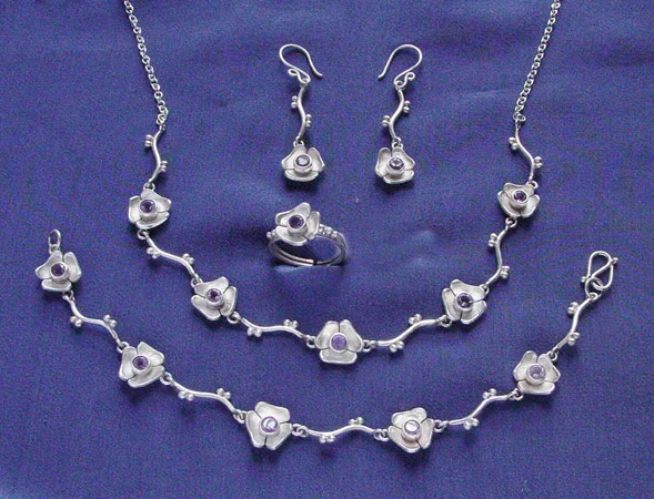 Classically Styled Chunky Silver Jewelry Set for Anniversary Celebrations