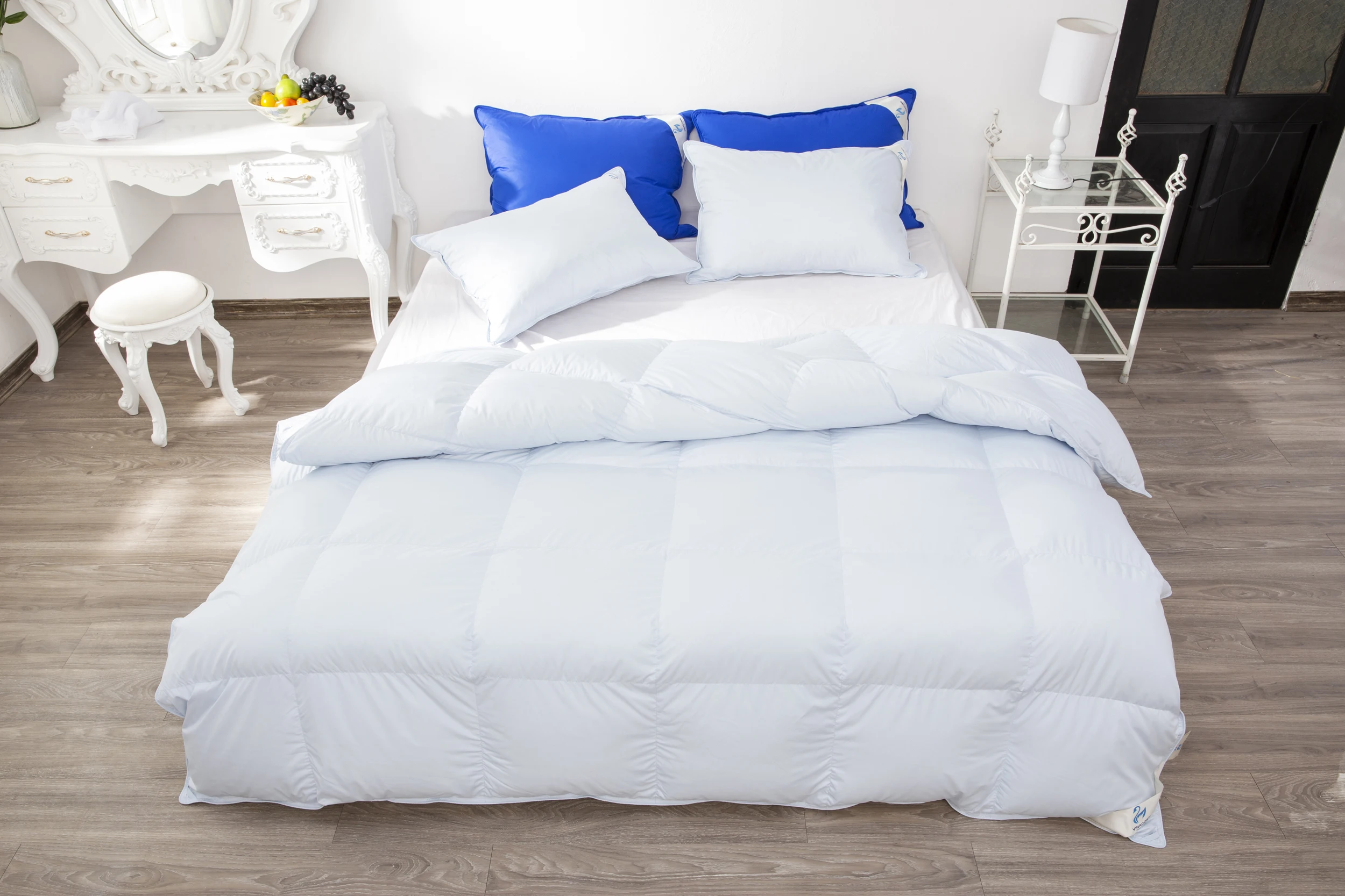 BEST SELLER  VIETNAM  LUXURY PLAIN  DOWN COMFORTER 100% MICRO POLY, 90% PURE WHITE DUCK DOWN QUILT