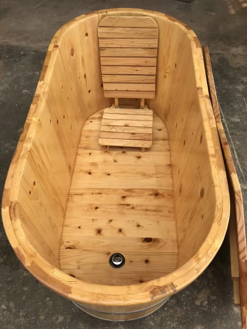 Wooden Soaking Tub Adds Organic Flair