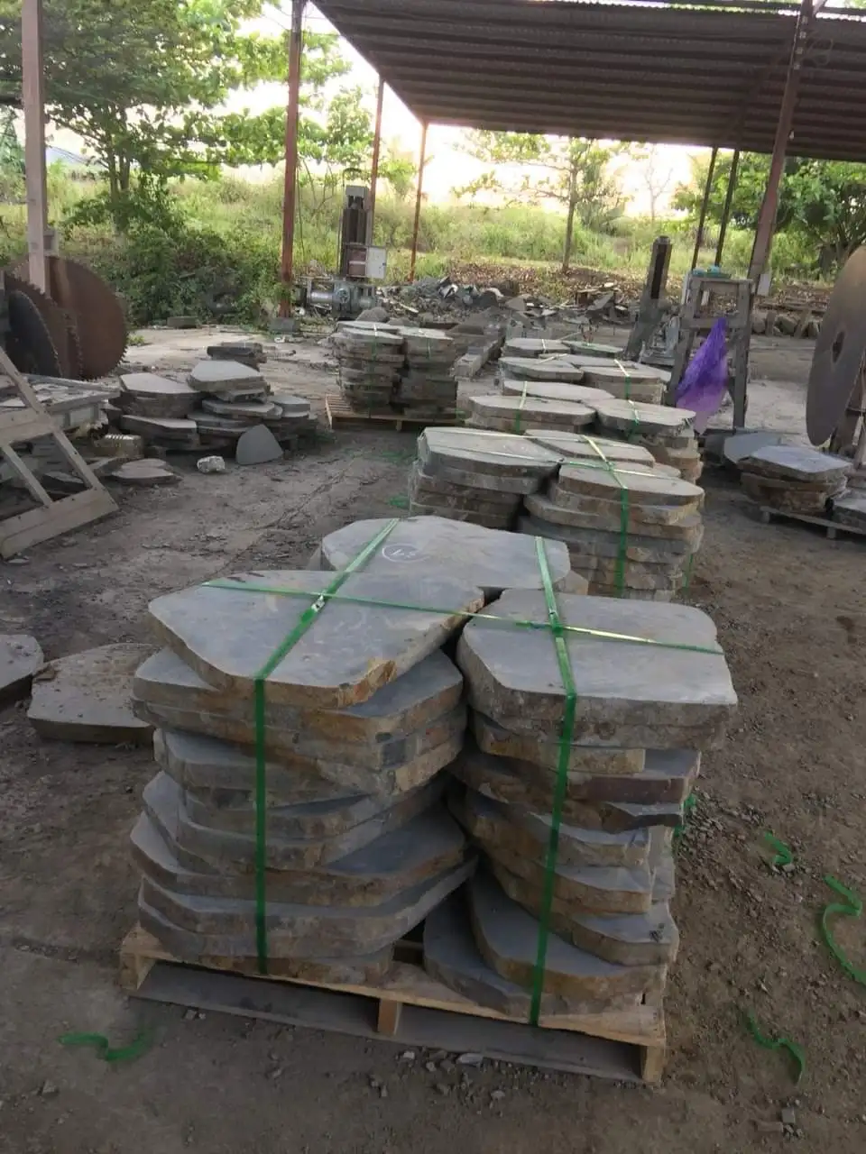 Vietnam Paving Basalt Decoring Garden Basalt Stone Black Outdoor Crossing Stone