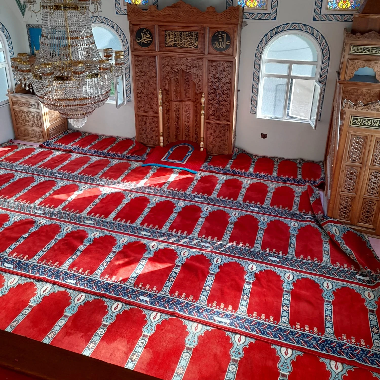Mosque carpets in our stocks; fast delivery reasonable price, with less wastage according to the size, an average of 20% price