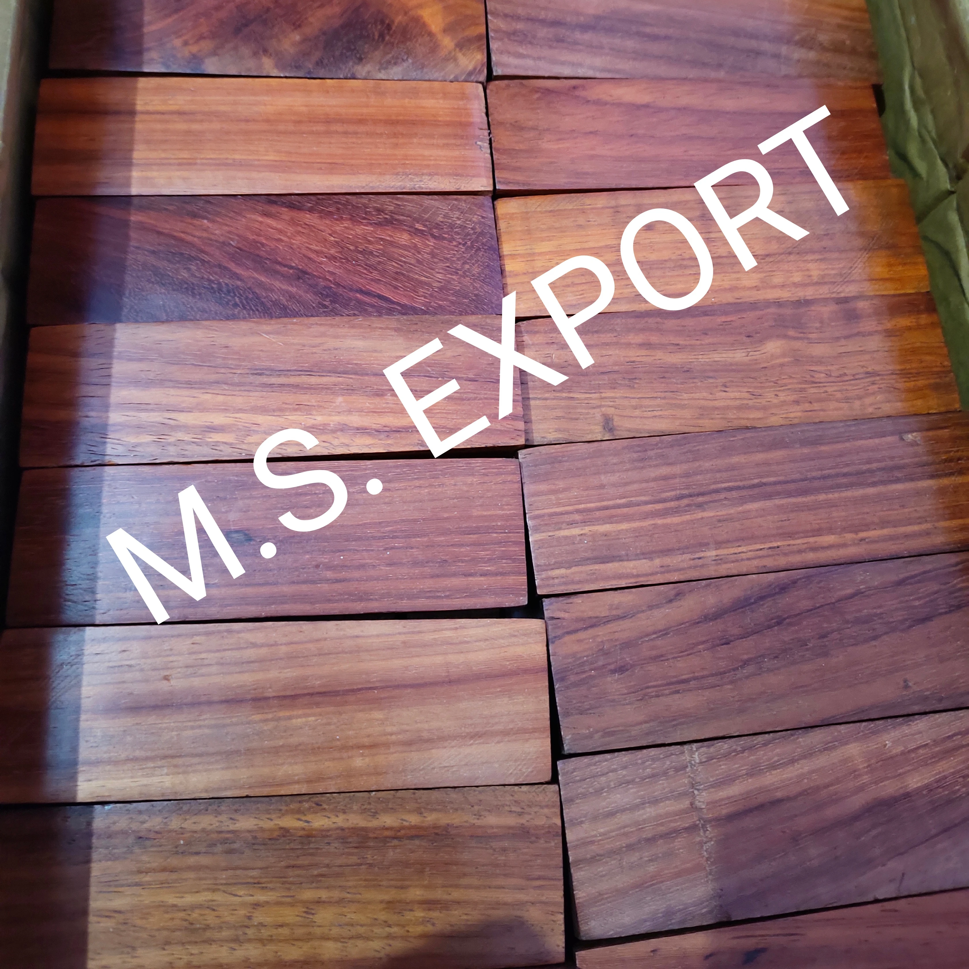 High Grade Indian Rosewood for Art and Forged Blood Items for Love Theme Decorations Polished Himalayan Salt Lamp Gift Item