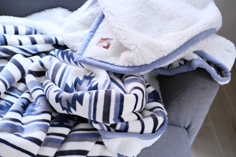 Wholesale Big Size 220*240 cm Korean Raschel Mink Blankets 1 ply 2 ply Double Bed Blanket Classical Custom Printing blankets