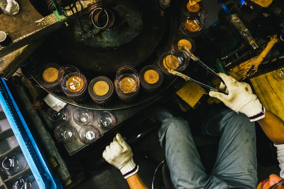 Wholesale Elegant Shaped Drinking Glasses Custom Logo Printed Clear Soda Beer Can 16oz Japan KOREAN Cartoon Laser Quantity Gift