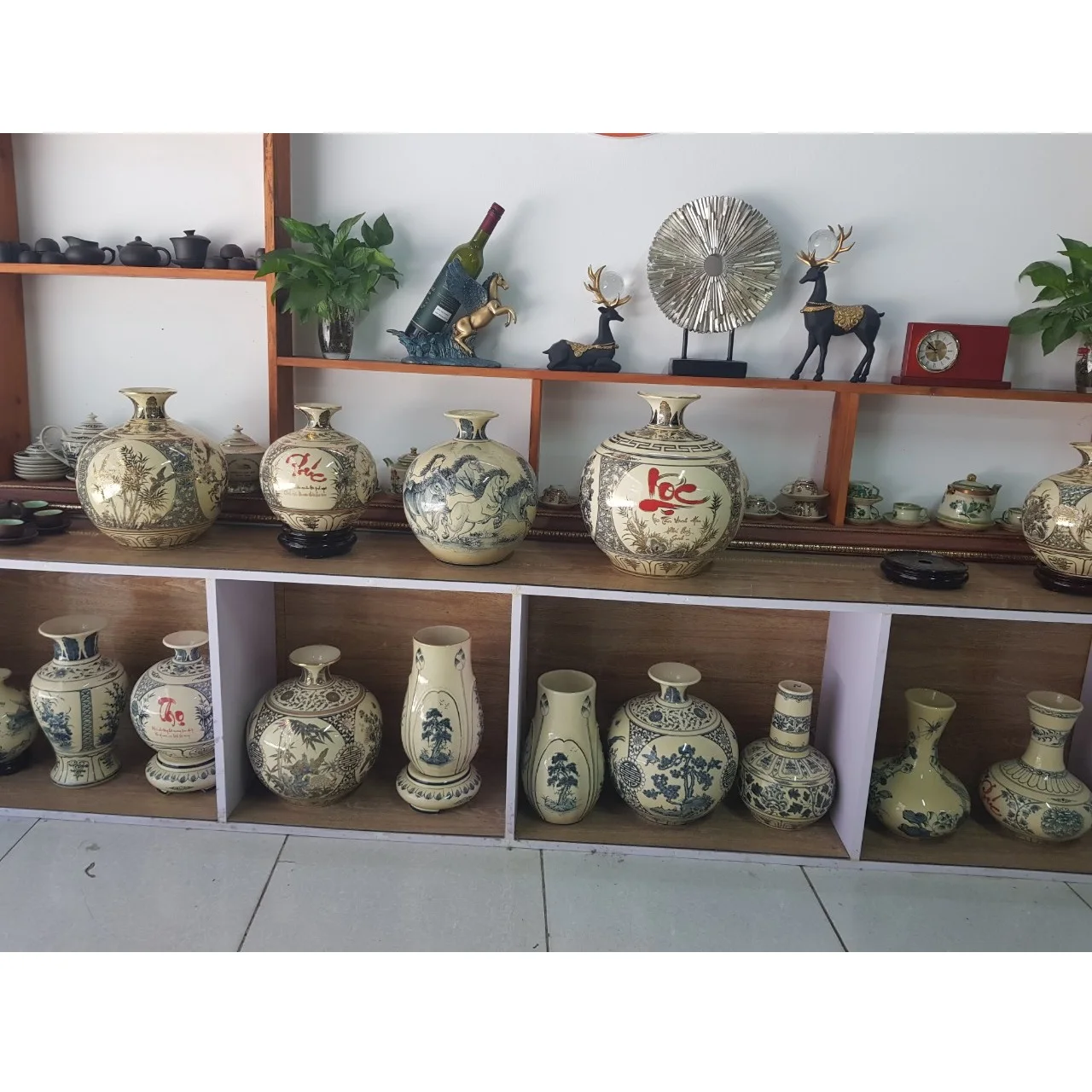 High Quality Beige  All Season Modern Tabletop Vase Contemporary Art Decor Porcelain Vases for Decoration