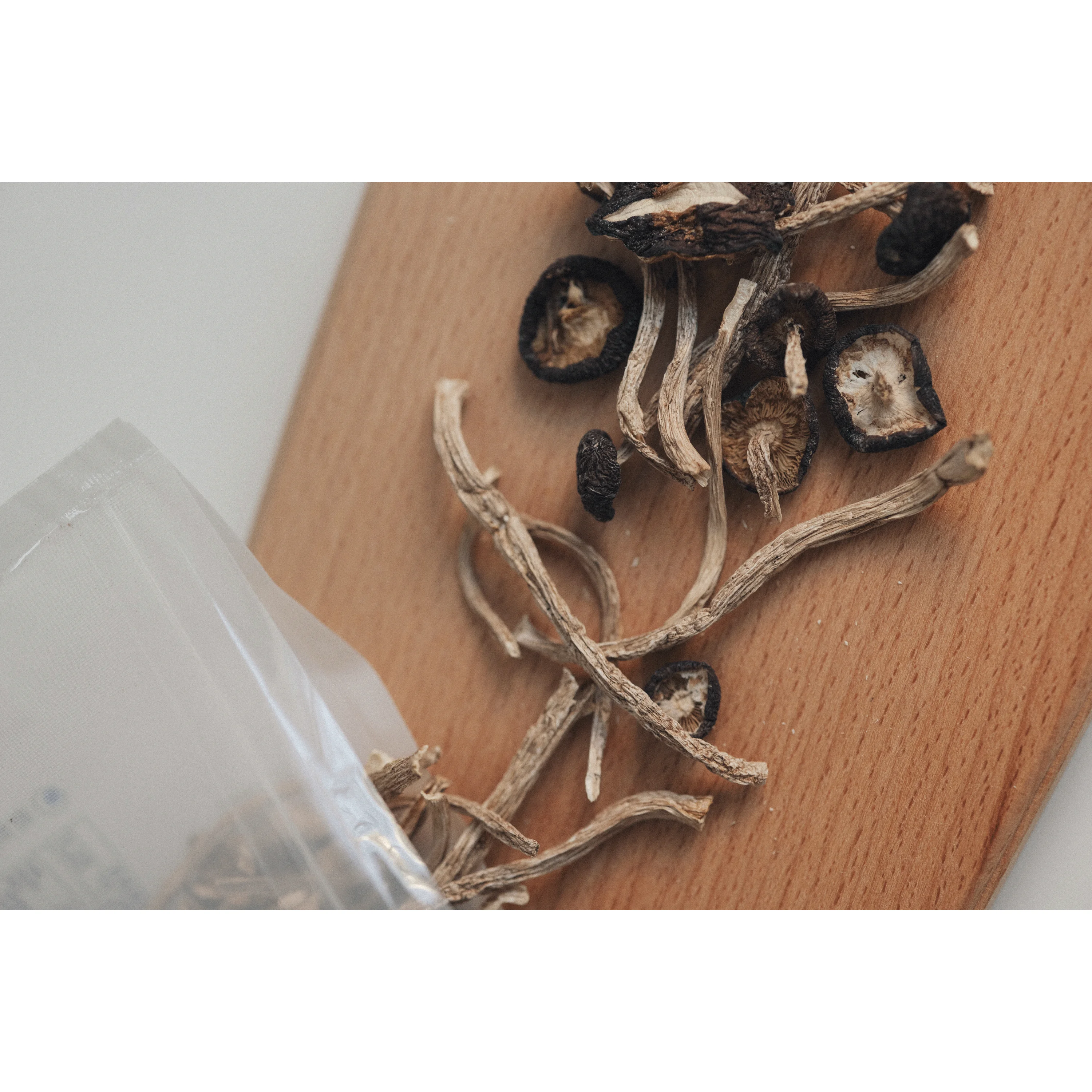 Cooking used nutritious brown swordbelt dry mushroom