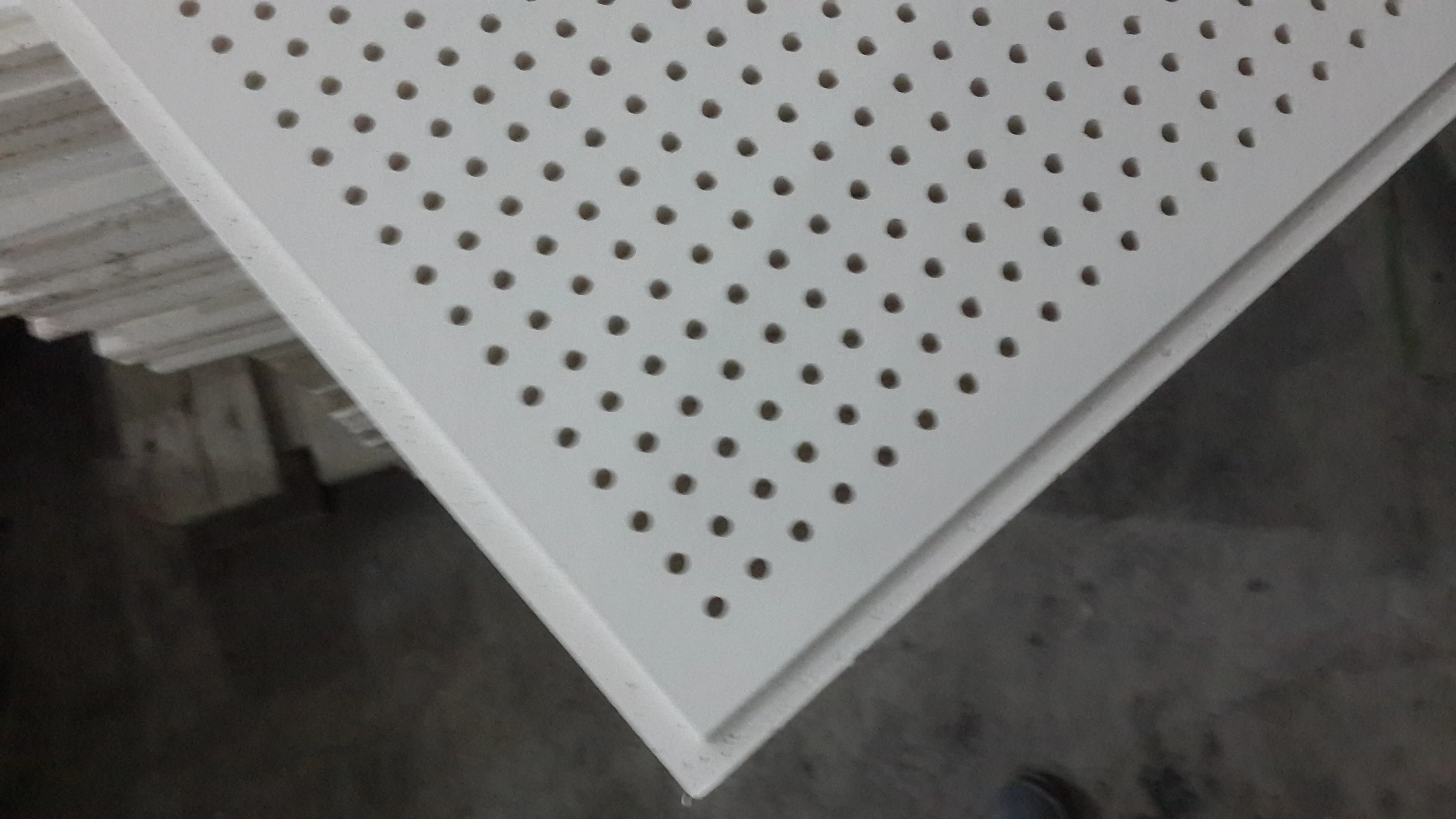 High Quality Customizable Moistureproof Perforated Gypsum Tile