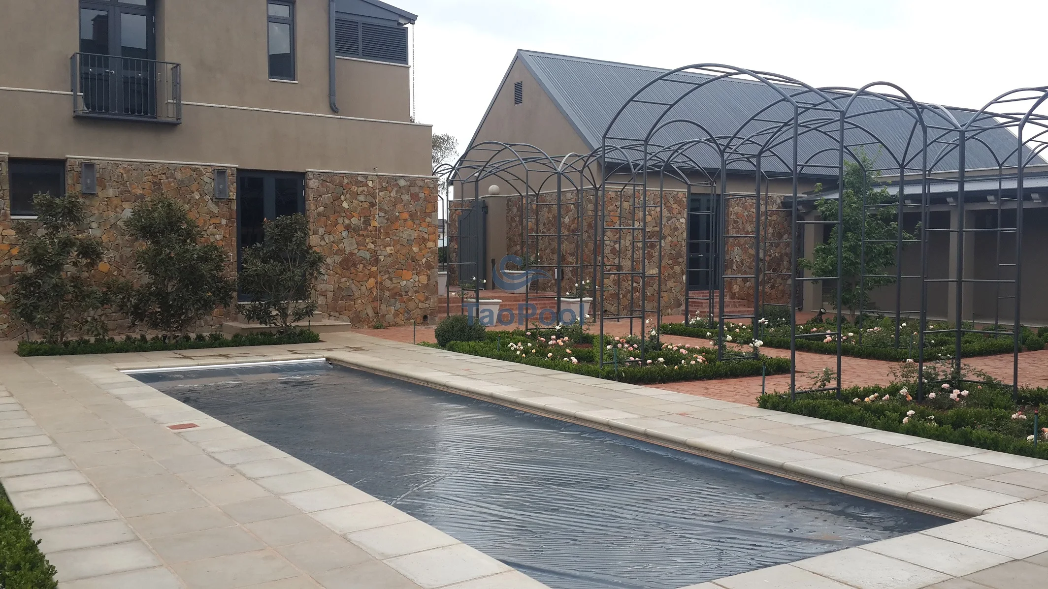 Tough PVC fabric deck pool cover easy Install automatic safety swimming pool covers