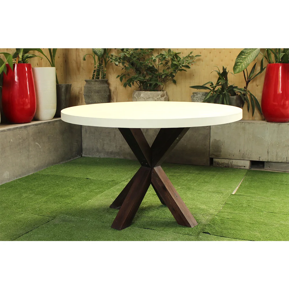 Маленький круглый квадратный столик из бетона, садовый столик с воззванием для фермерского дома