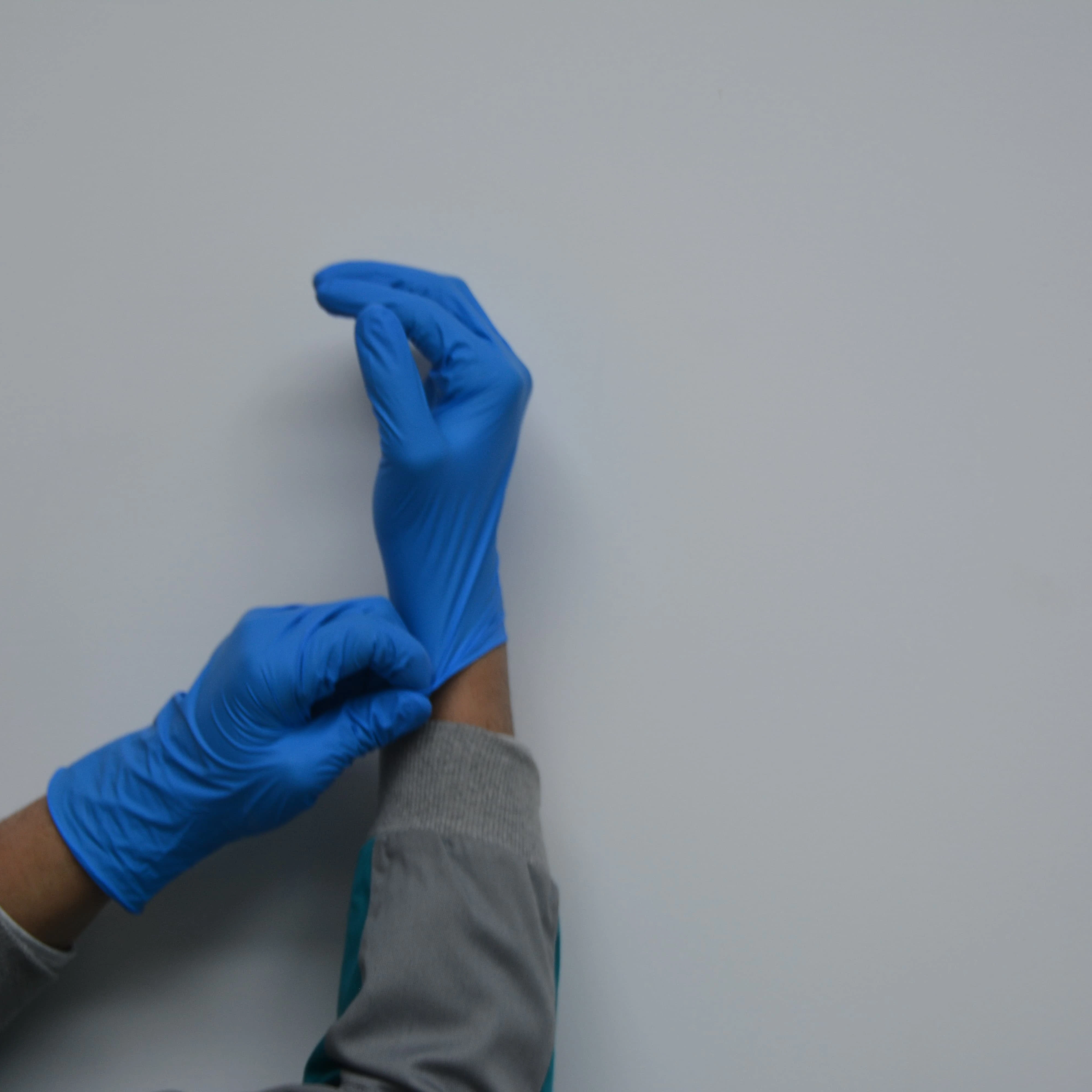 nitrile chemical resistant gloves blue nitrile gloves powder free for medical use  nitrile examination gloves powder free