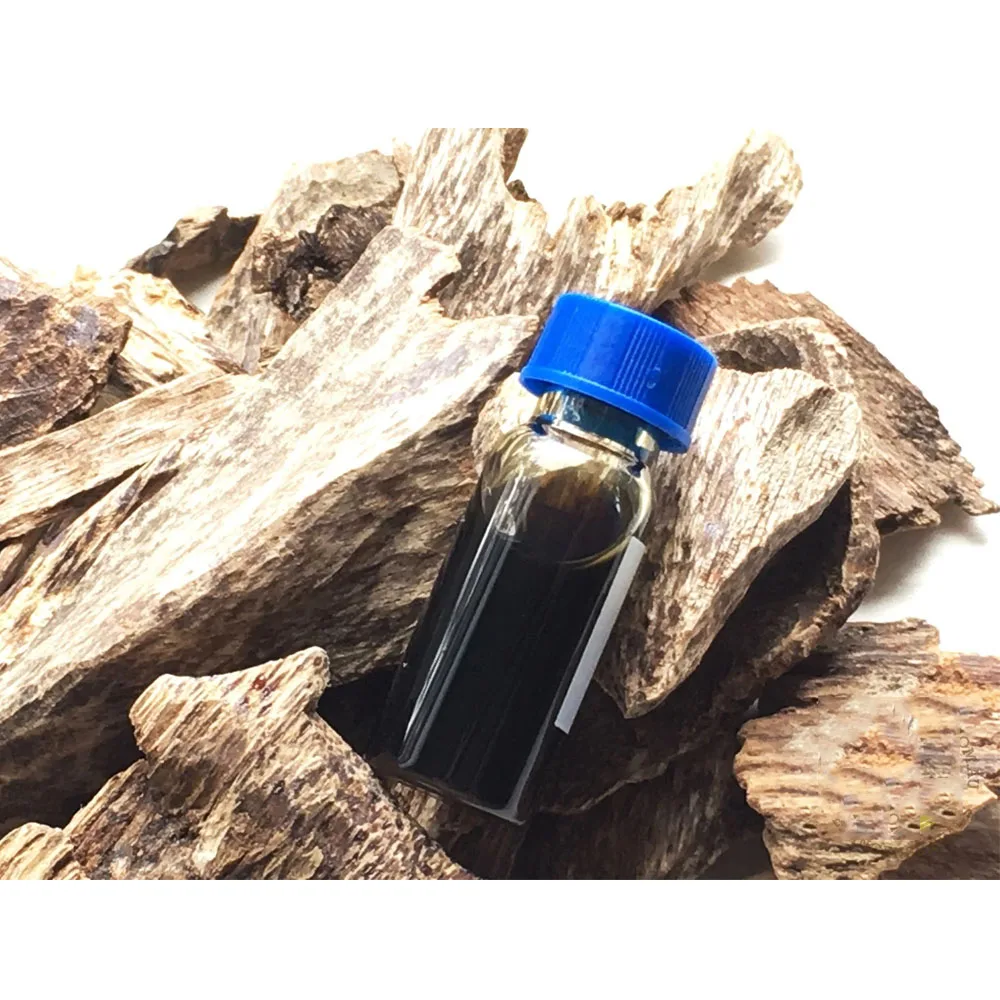 Essential oil manufacturer supply wholesale bulk price 100% pure natural Indian agarwood oud oil