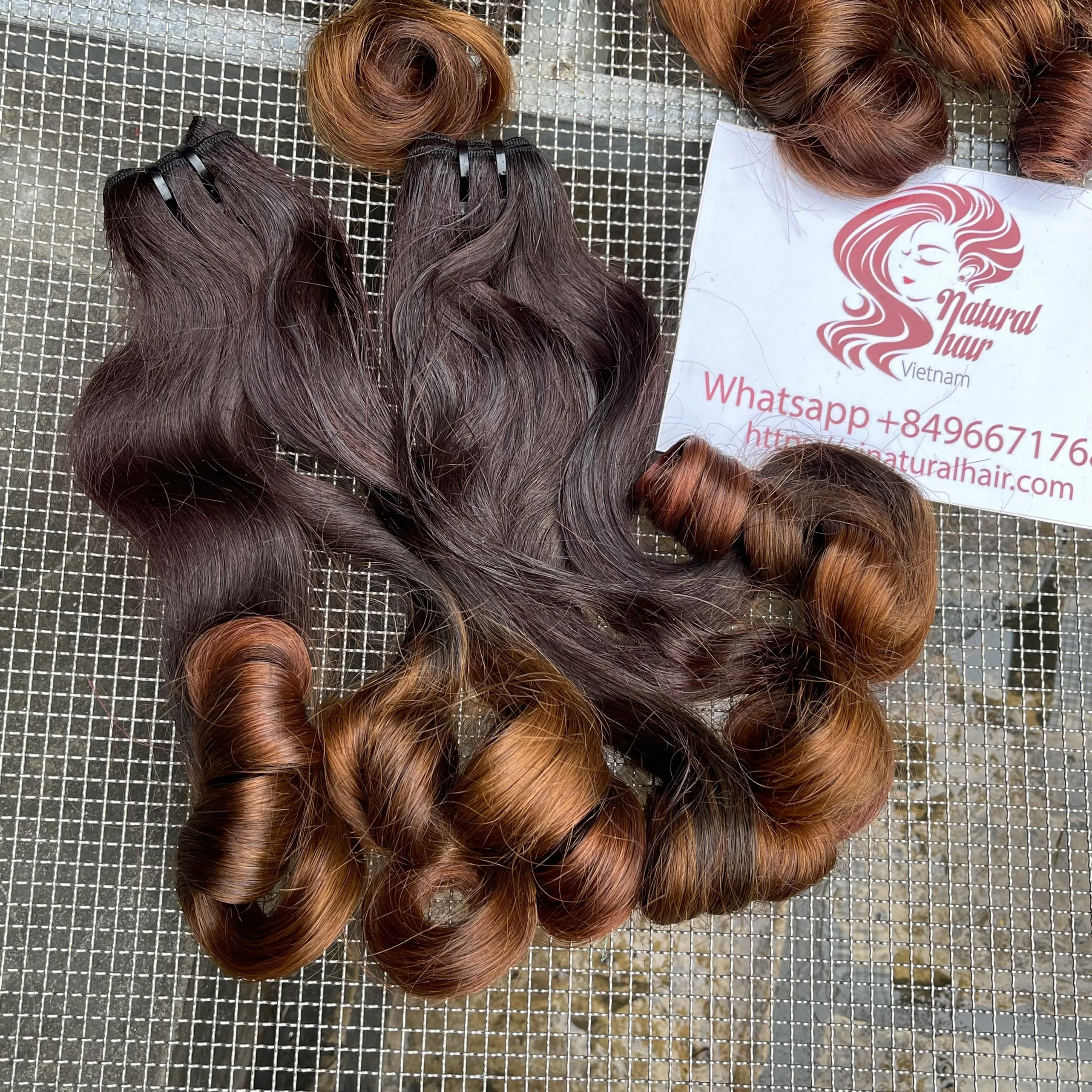 Двойная натянутая натуральная кутикула выровненная Funmi завитка волшебный/упругий завиток бразильские человеческие волосы пучки