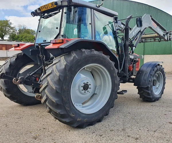 Довольно б/у тракторы Massey Ferguson / John Deere на продажу