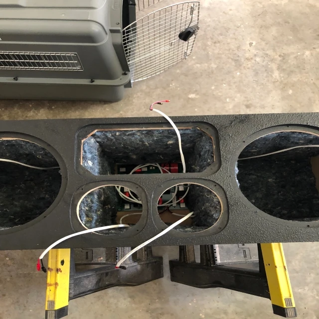 Это Thinh пряжи 100% полиэстеровый иглопробивной нетканый войлок для колонки коробка