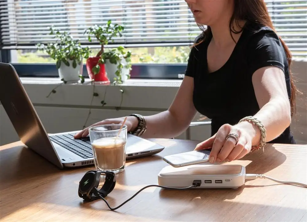 XD Design P308.459 Green Gift Bamboo 5W Wireless Charger Product with 3 USB ports