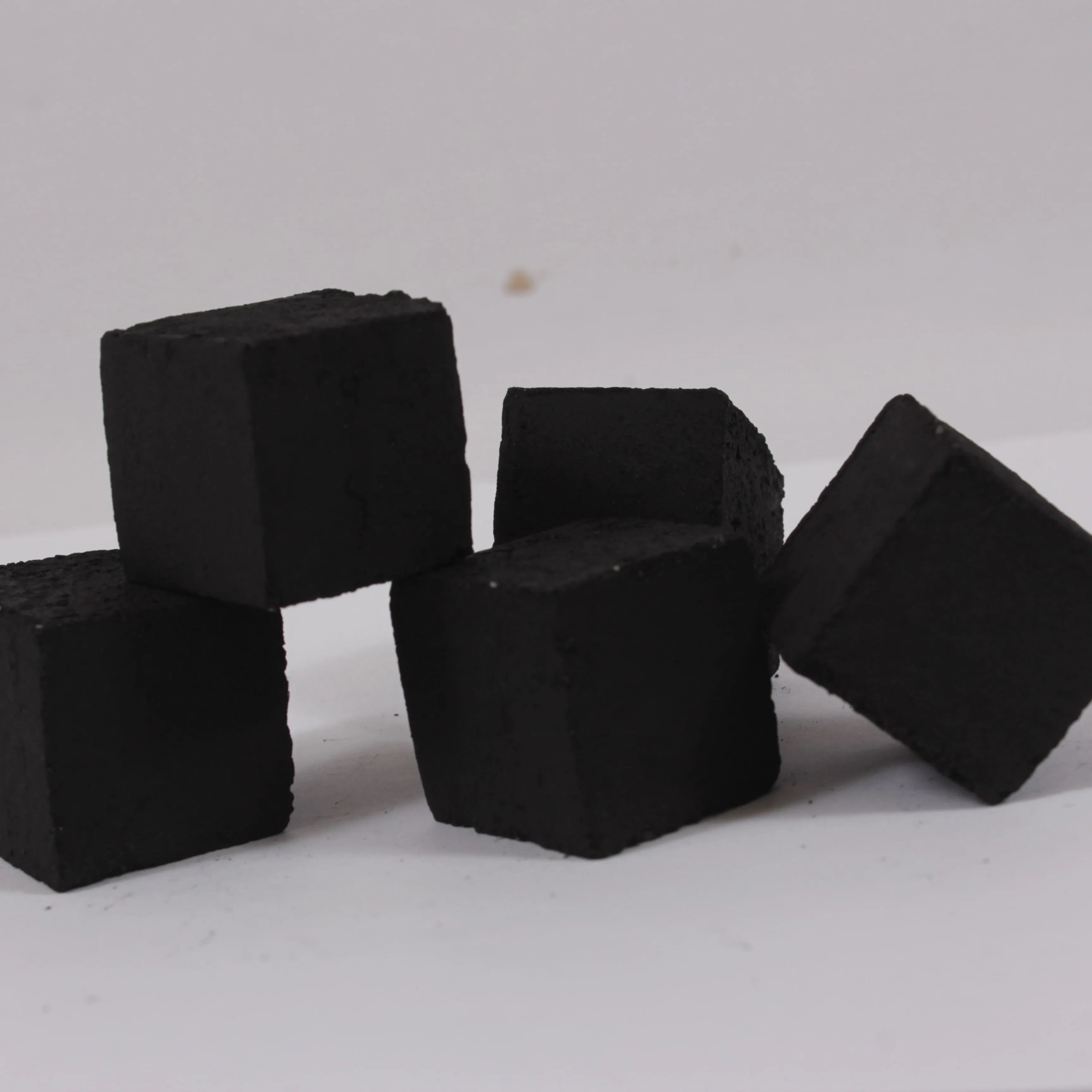 
White Ash And Low Ash Strong Cubic Shape Coconut Briquette 