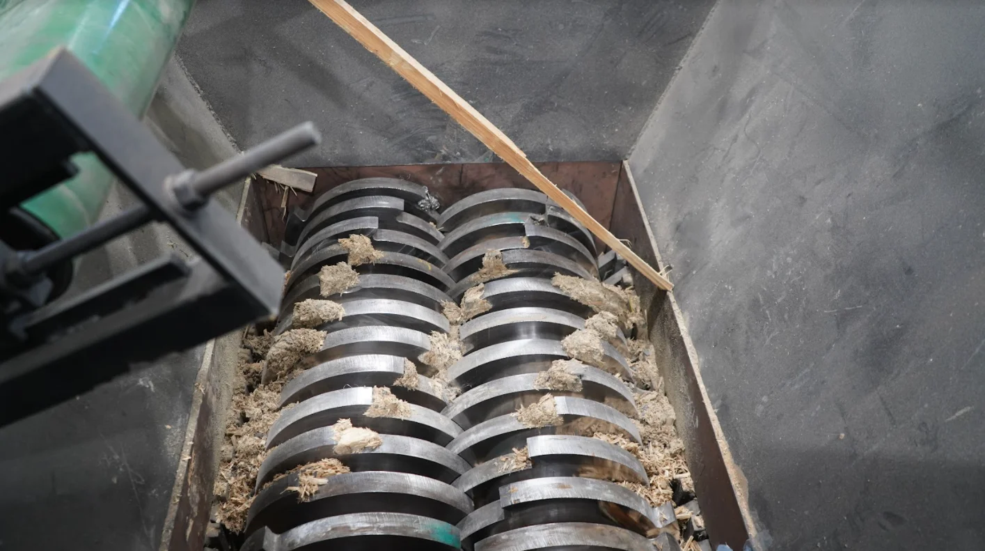 Двухвальный промышленный измельчитель ATR/S 4000, переработка строительного мусора, бытовых отходов и других твердых отходов