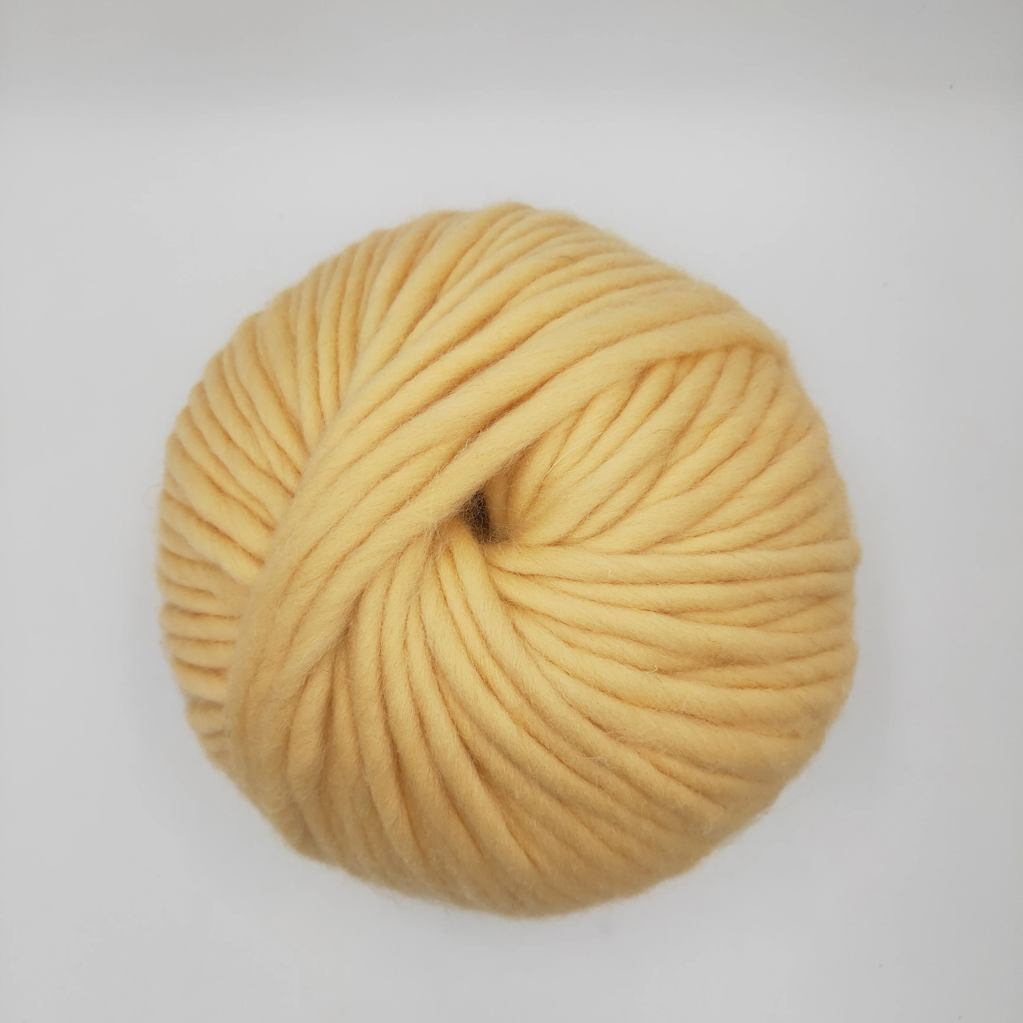 Super wash wool yarn in 100% merino material for hand knitting scarves