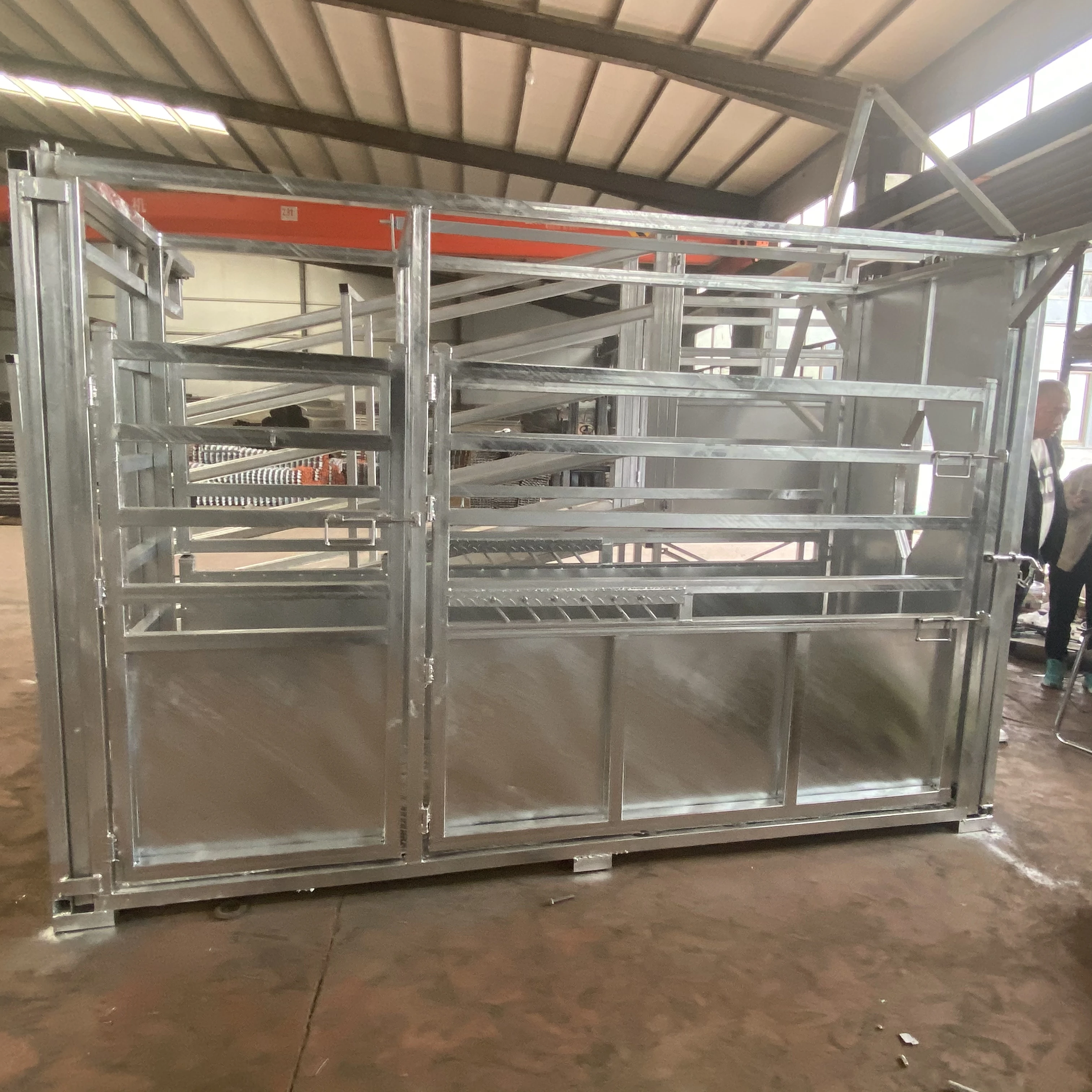 Factory outlet cattle handling equipment used heavy duty cattle crush squeeze chute