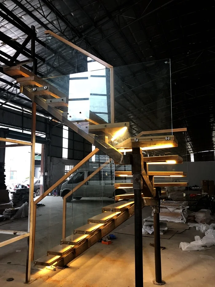 VIKO 2023 New Design Wood Tread Mono Stringer Staircase With LED Lights