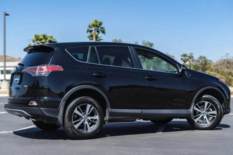 Luxury Sedan 2018 Toyota  RAV4 Comfortable Luxury Used Cars WITH  led light