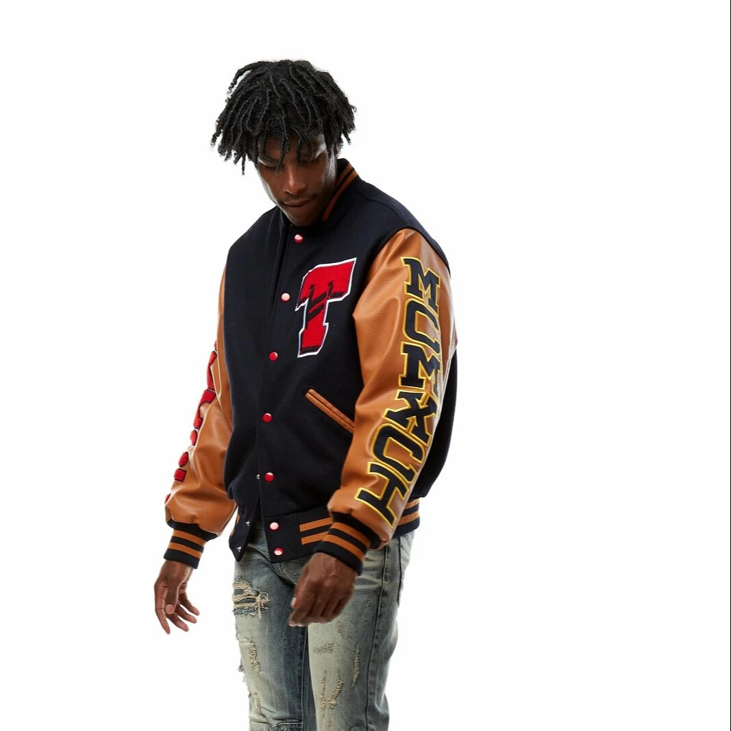 Letterman куртки/Куртки с надписью/Куртки нашивками из синели именем на