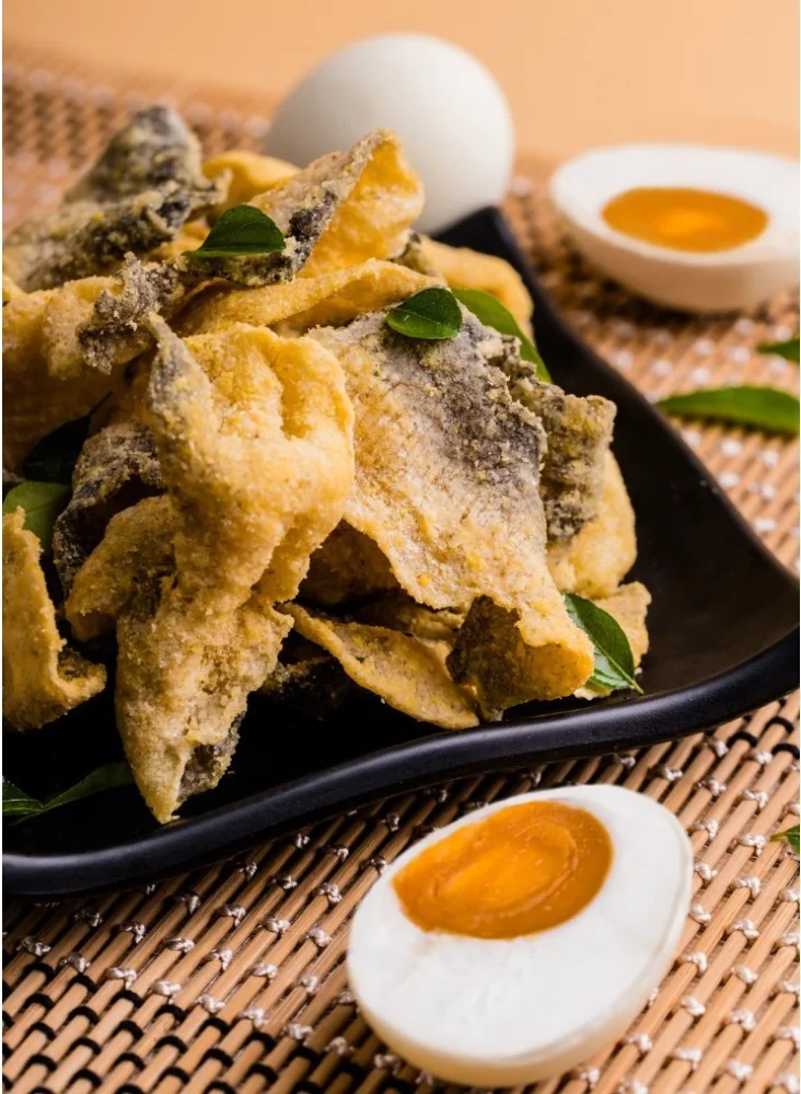 Жареная рыбья кожа закуска с соленым яйцом-мисс элаин + 84 375 431 541 (WhatsApp)