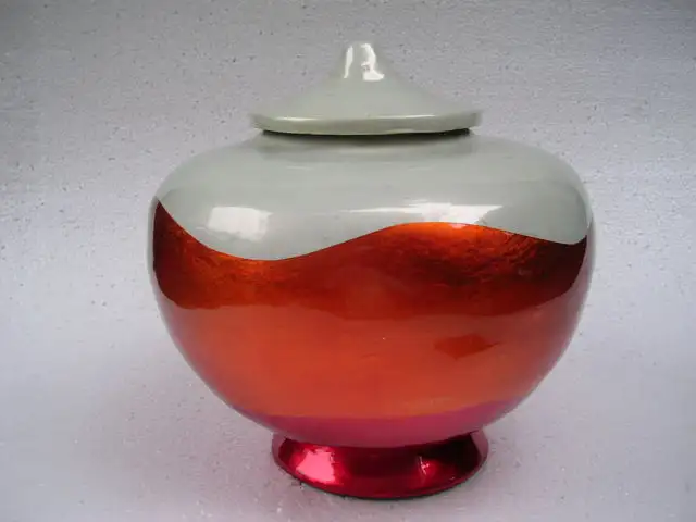 
Lacquer vase 