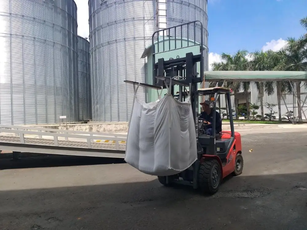 
RICE IN BULK PACKING FROM VIETNAM FACTORY - Whatsapp: +84905010988 