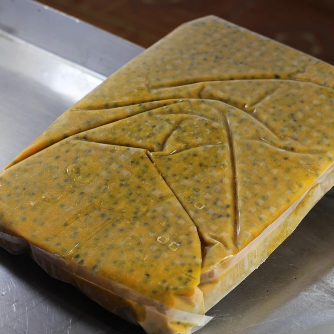 Замораживающий процесс IQF целая форма сладкий вкус натуральный цвет замороженные фрукты 12 месяцев срока годности целлюлоза страстных фруктов из