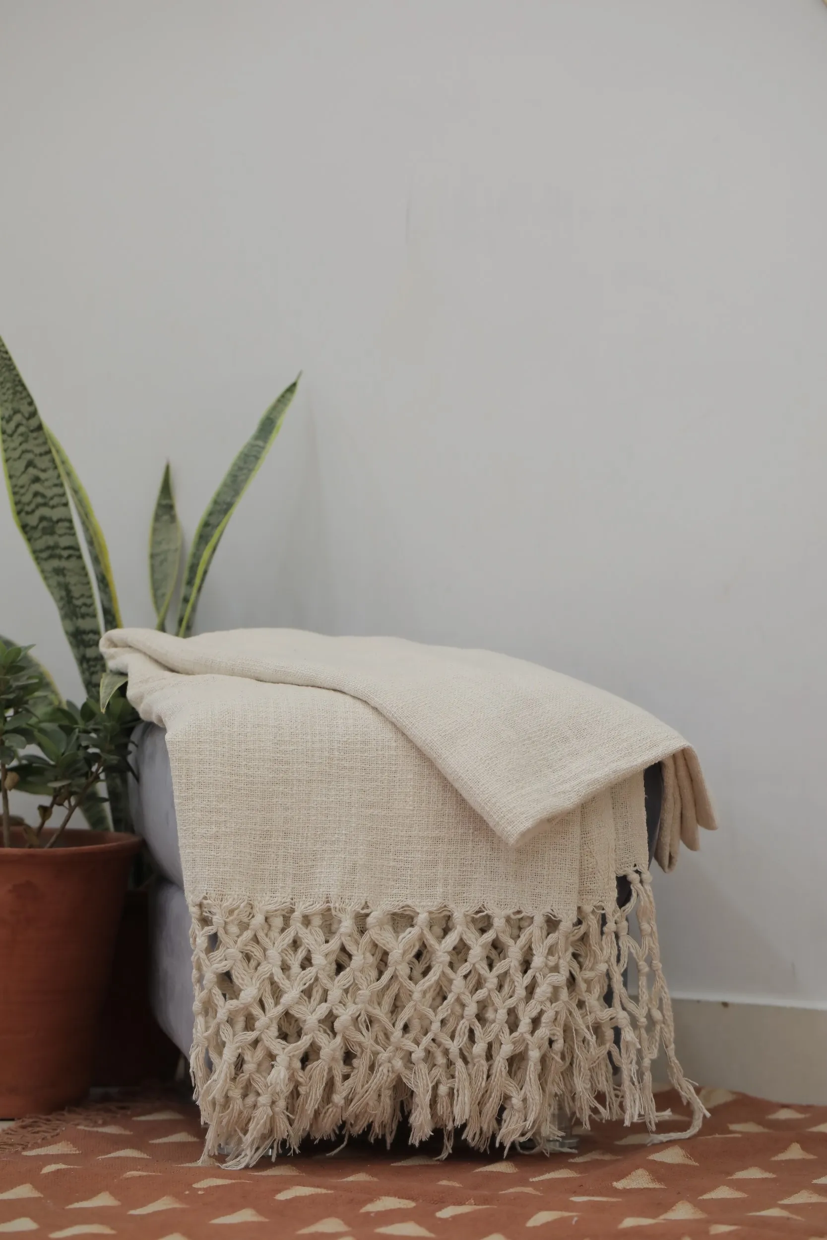 Large Throw Blanket Handloomed Bed Runner Cotton Beach Blanket Tasseled Wrap Blanket Indian Handmade Plain Throws For Sofa